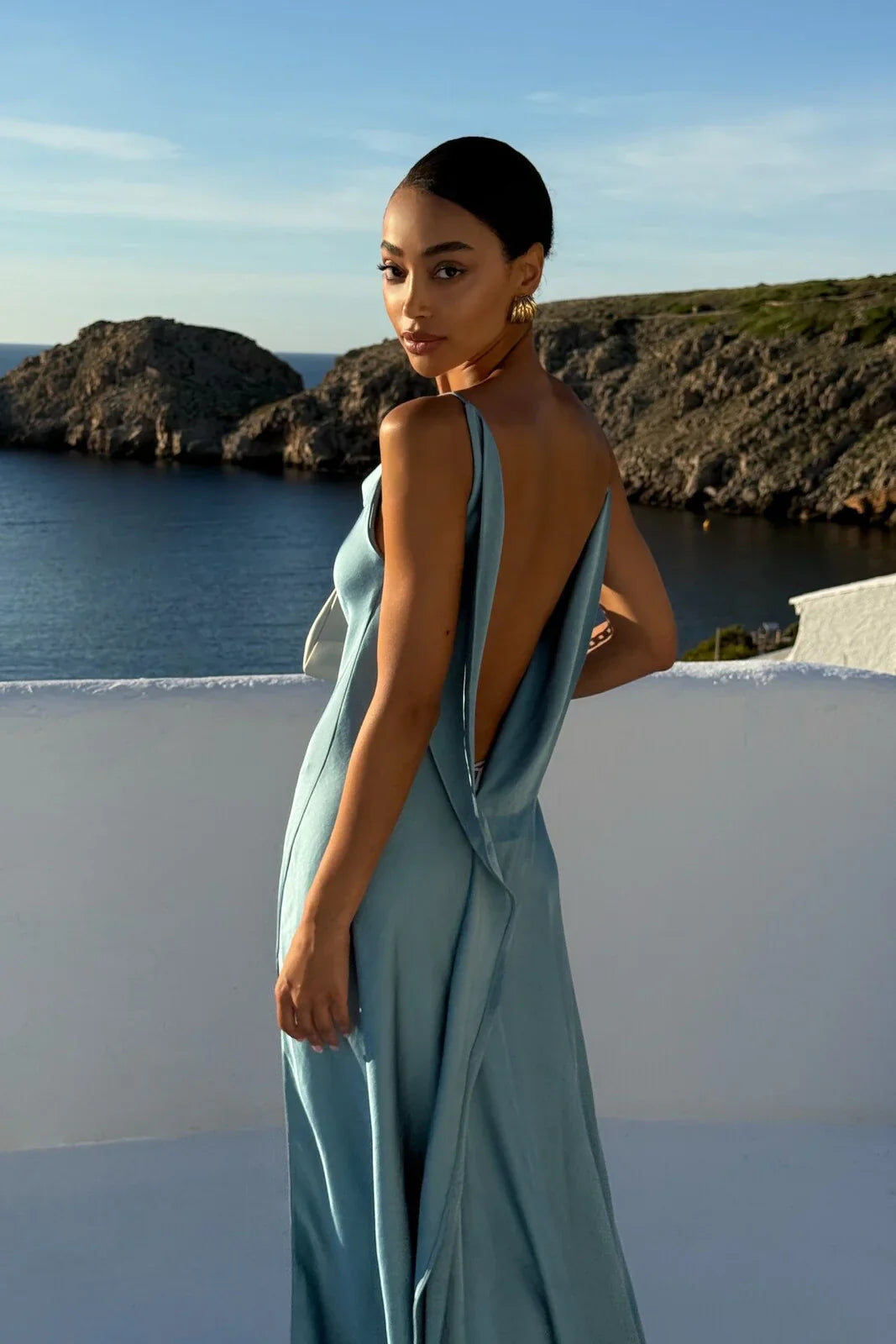 Caída satinada del vestido largo Aumare Lerici