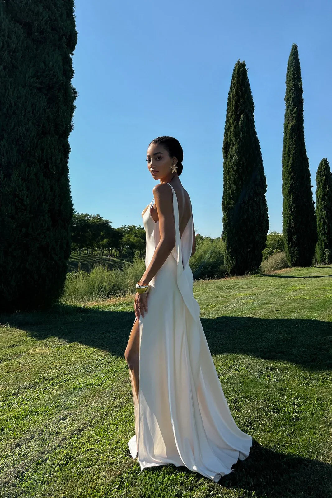 Vestido Aumare Lerici blanco de noche en la costa