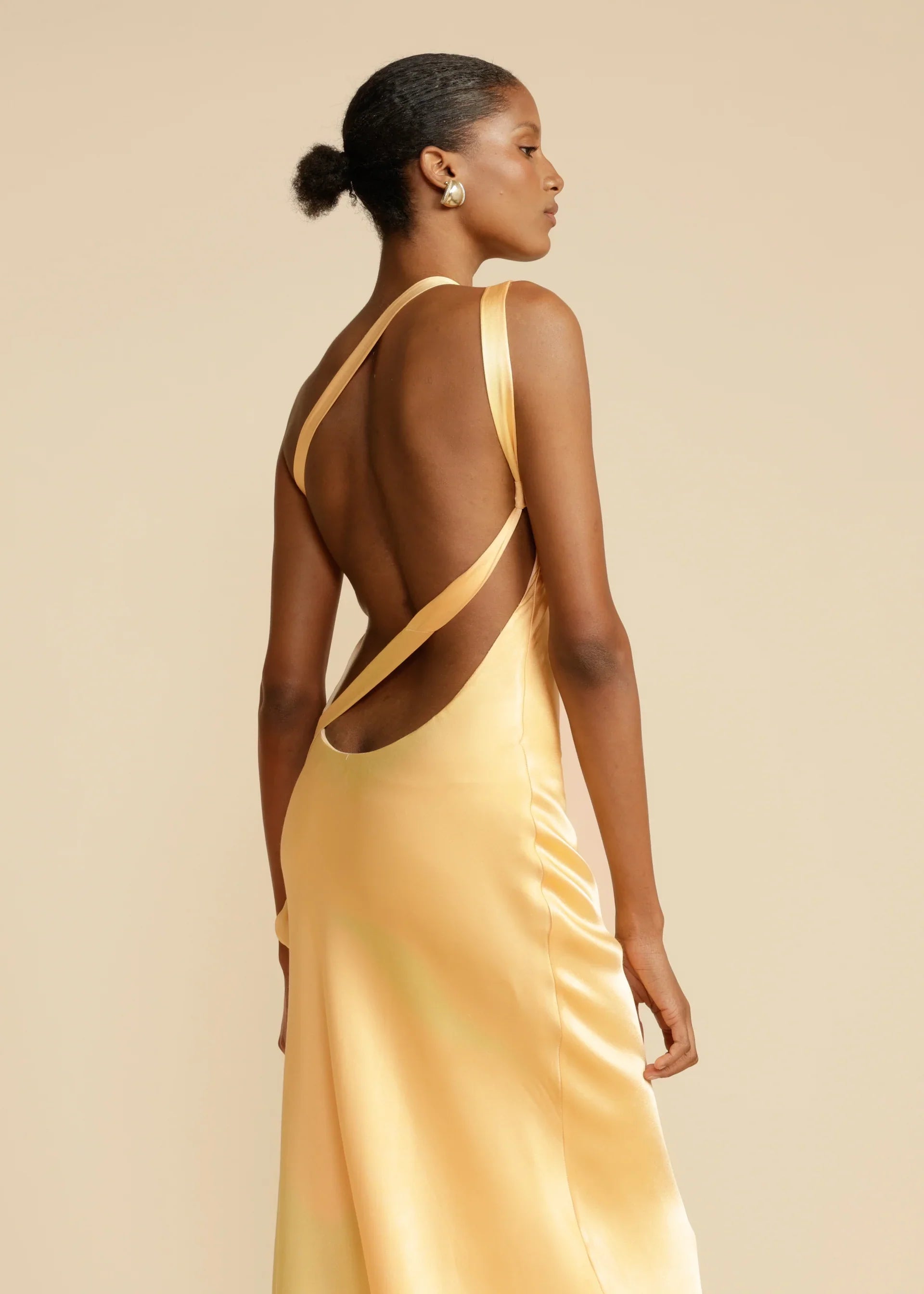 Vestido Aumare Rapallo largo fluido detalle de hombro