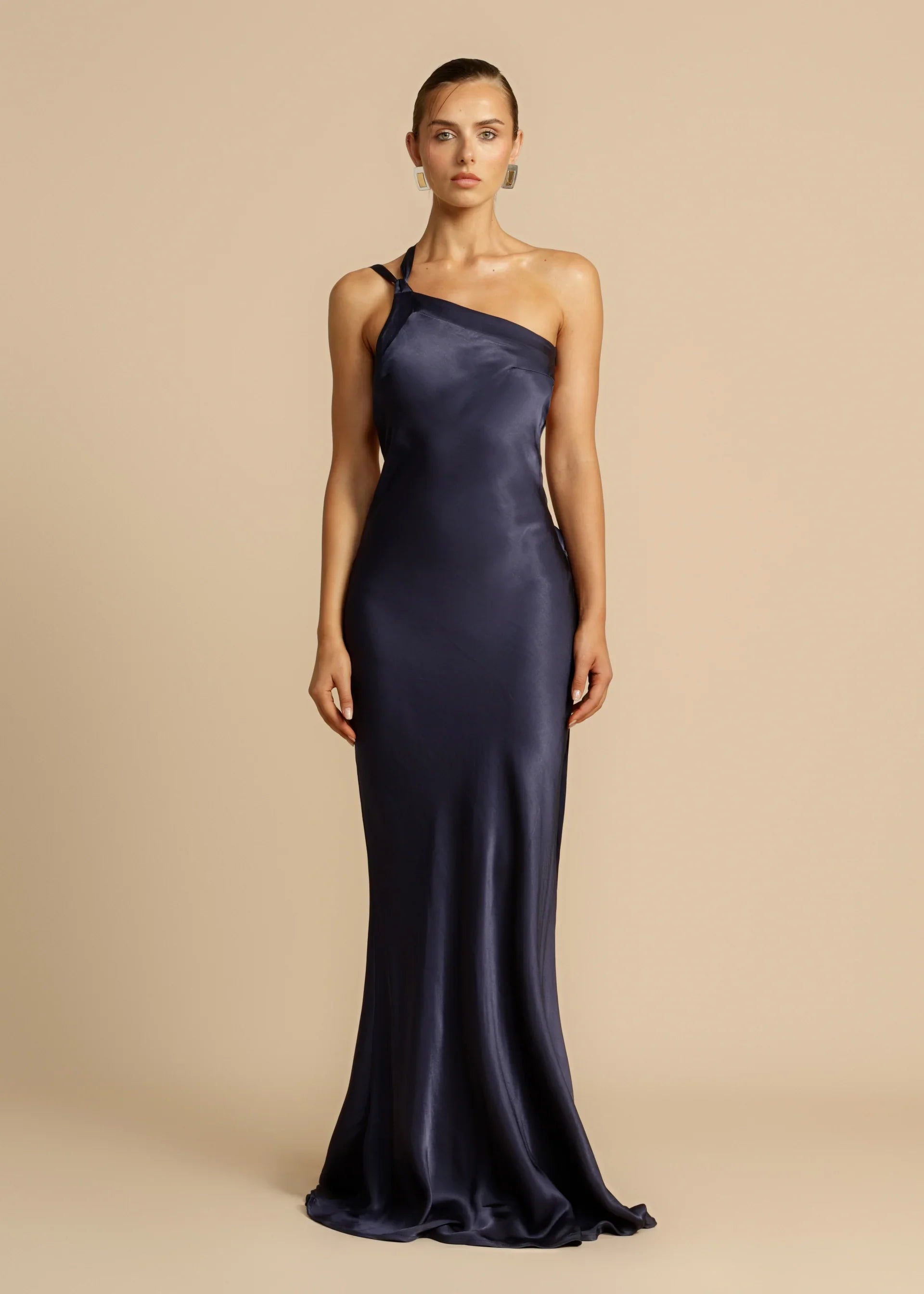 Vestido Aumare Rapallo azul marino largo fluido de un hombro