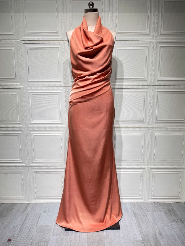 Vestido Aumare Vernazza detalle de tejido satinado