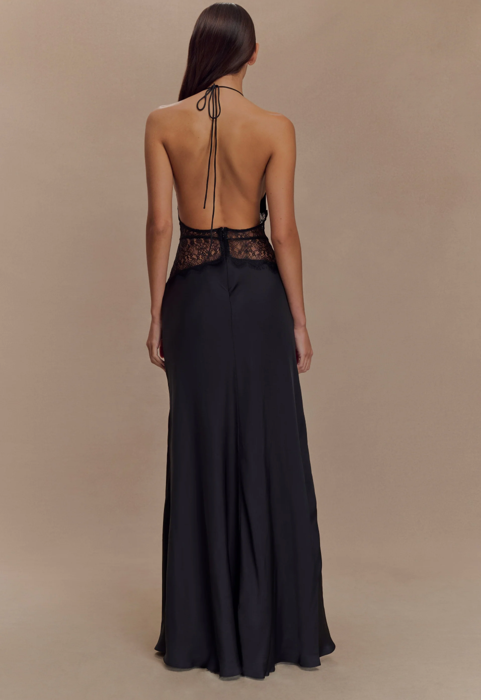 Vestido Aumare Comporta — detalle de la prenda en estudio