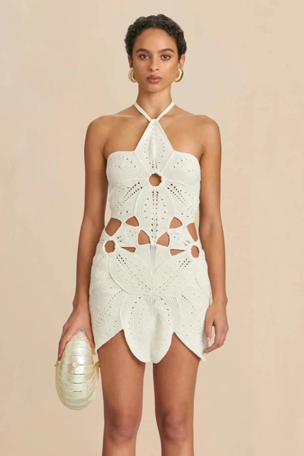 Vestido Aumare Folegandros tejido a crochet en blanco con escote halter