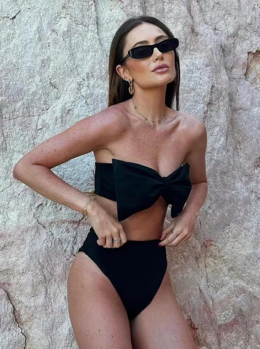 Bikini Aumare Roca Blanca hot pant resort wear