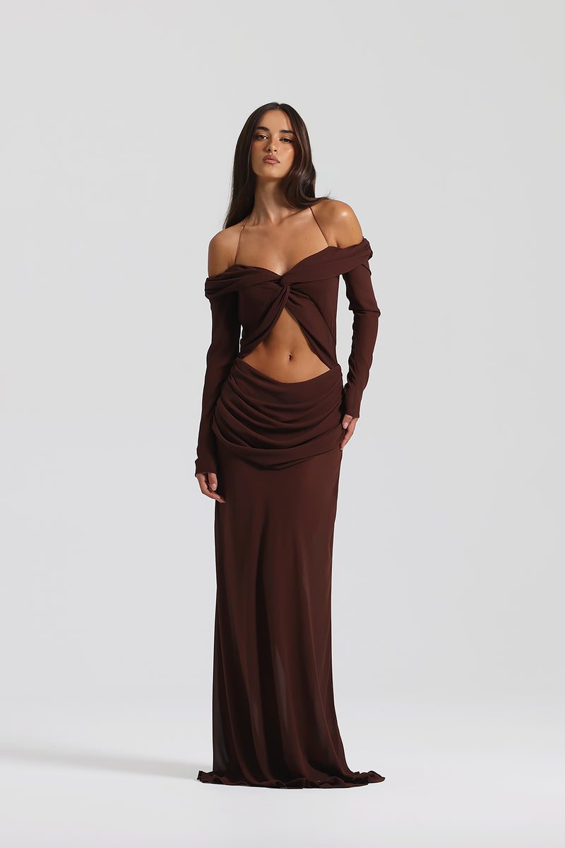 Vestido largo Aumare color marrón espresso de frente