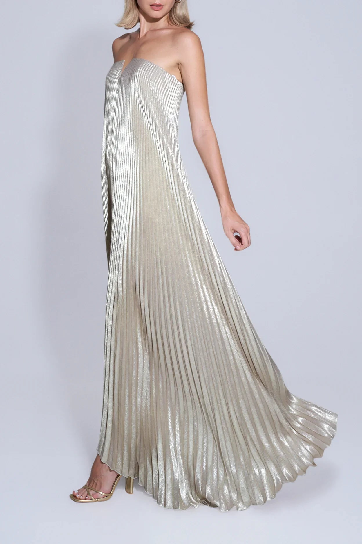 Vestido escote corazón dorado plisado Aumare