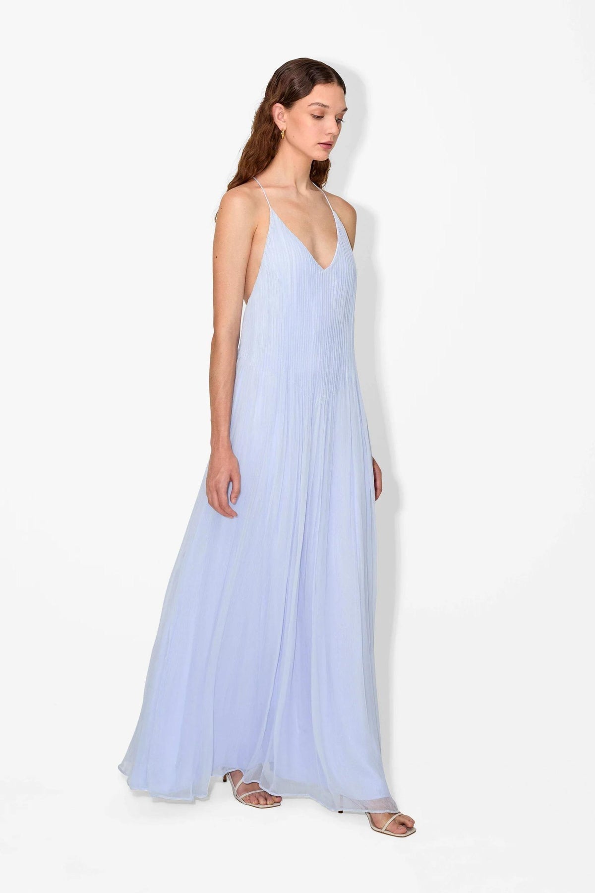 Vestido Aumare Calvi con escote en V y tirantes finos