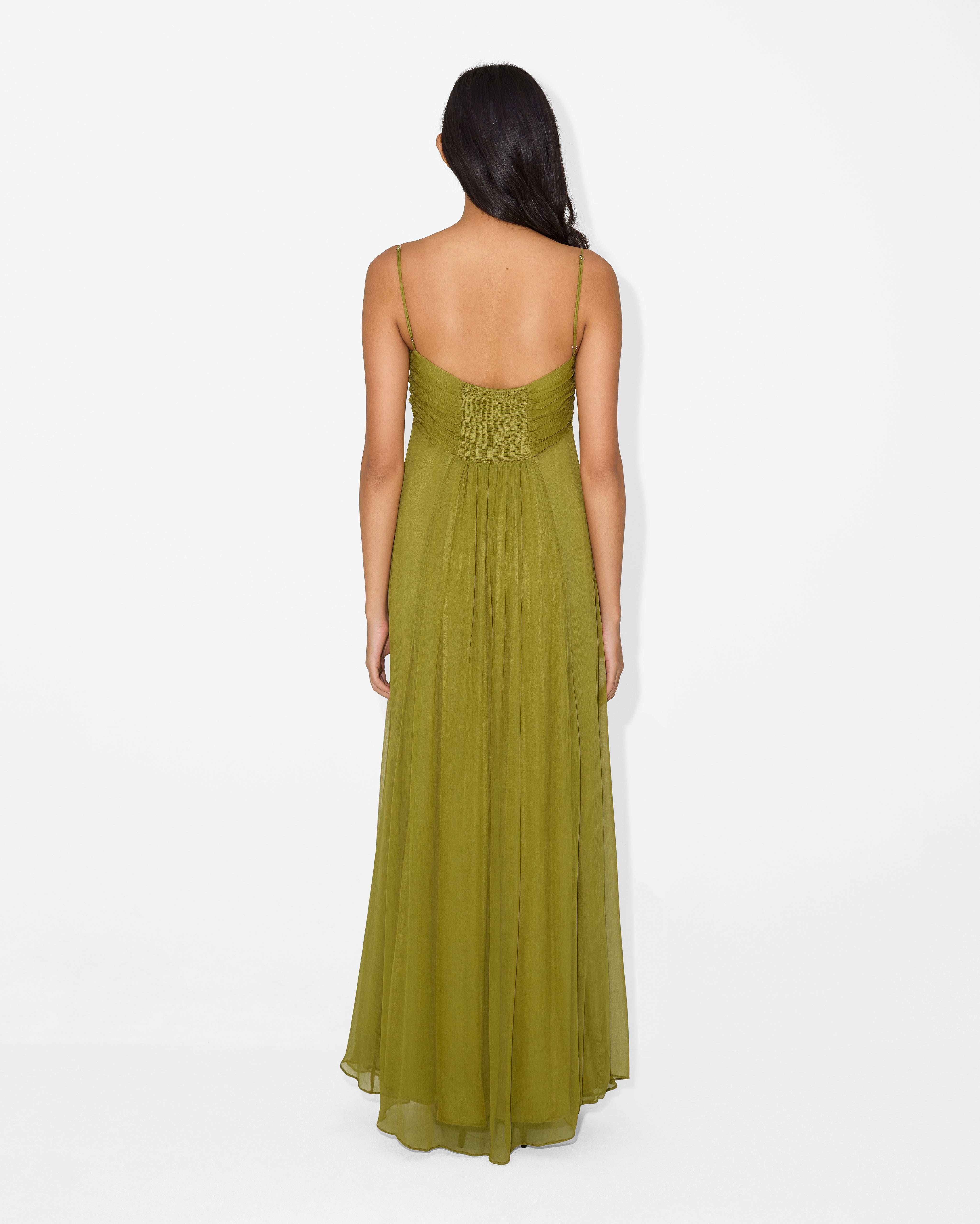 Vestido largo Aumare Hyères con escote en V y tirantes finos