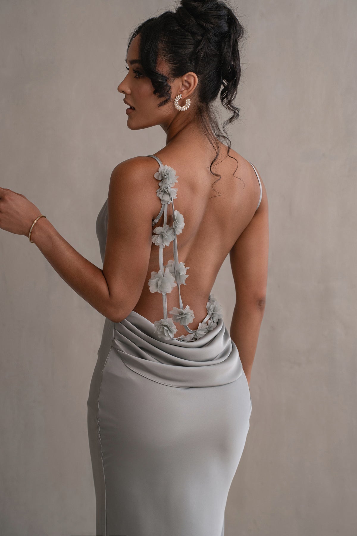 Vestido Aumare Ischia de satén con caída fluida