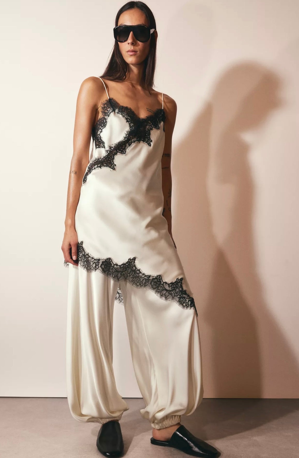 Vestido Aumare Sardegna blanco y negro detalle