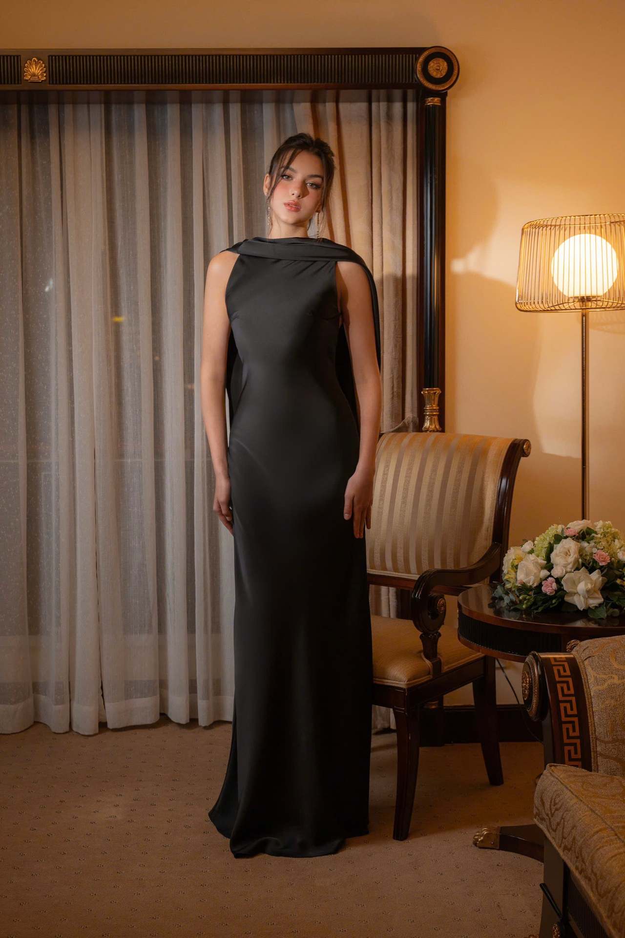 Vestido Aumare Villefranche en color negro, vista frontal elegante