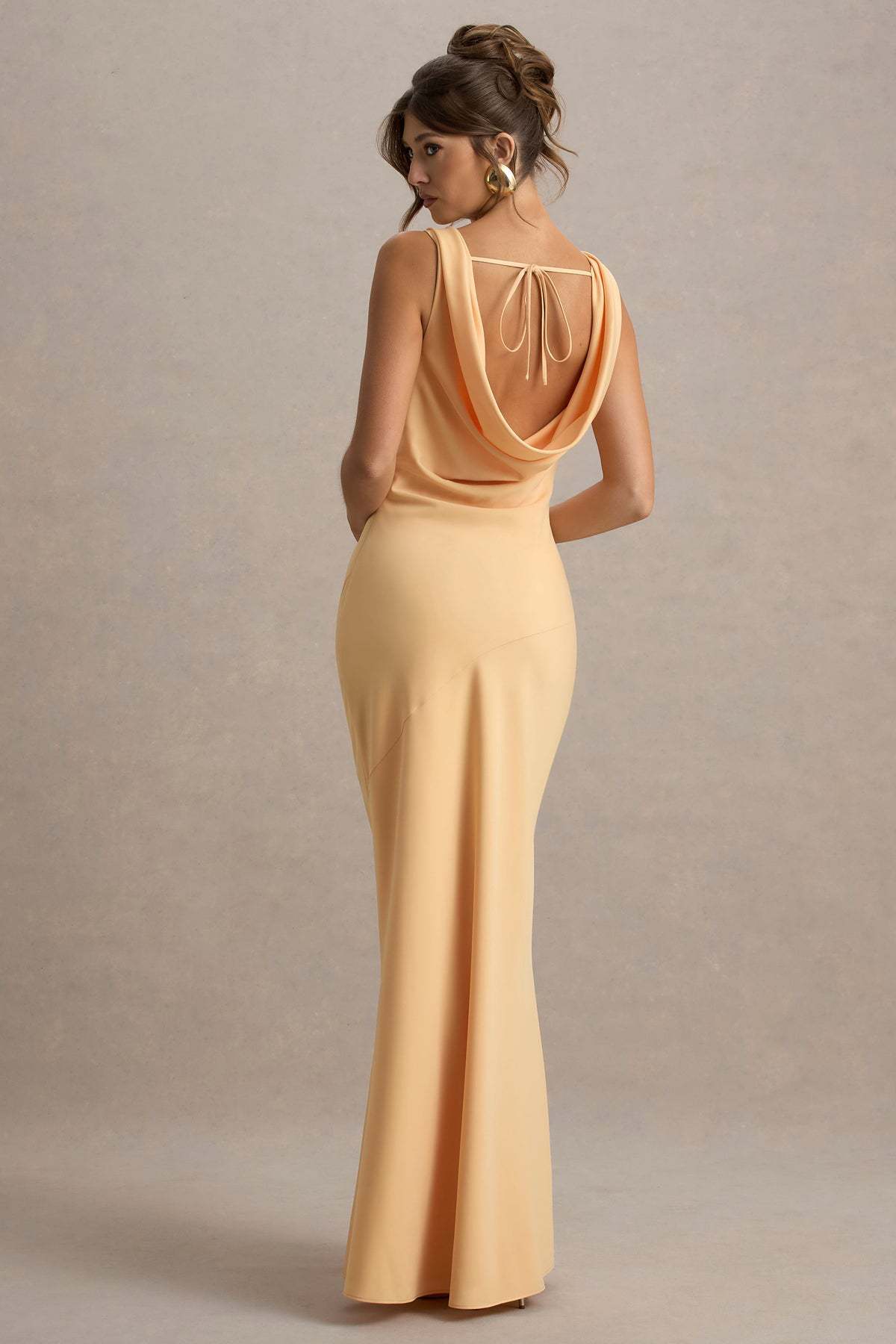 Vestido Aumare Bodrum amarillo largo de satén