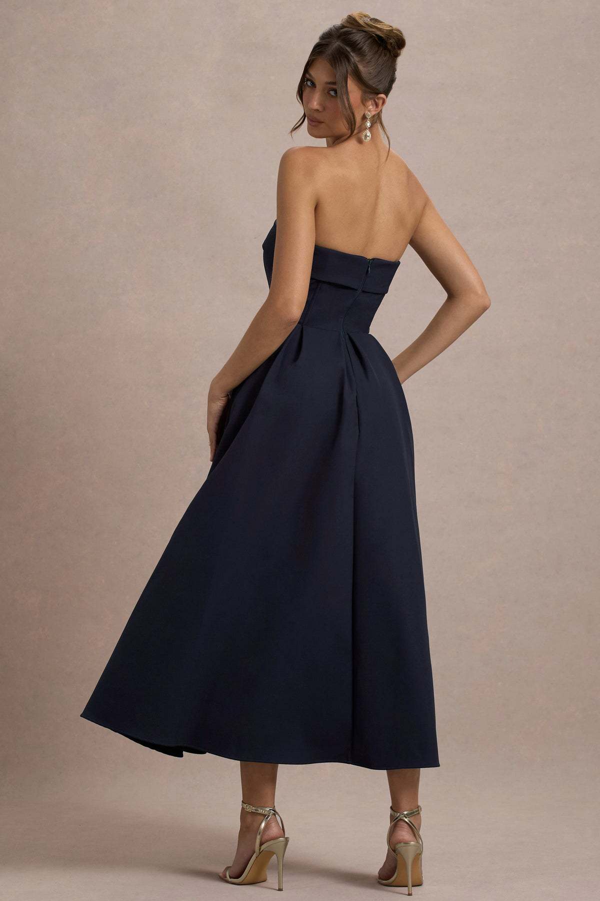 Vestido Aumare Sorrento azul marino detalle de falda