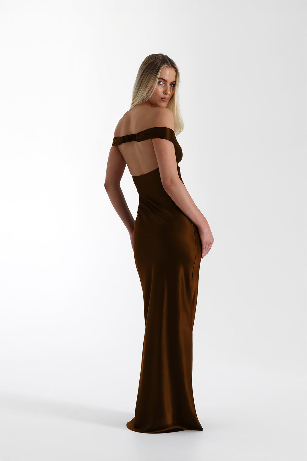 Vestido Aumare Atrani en marrón de playa