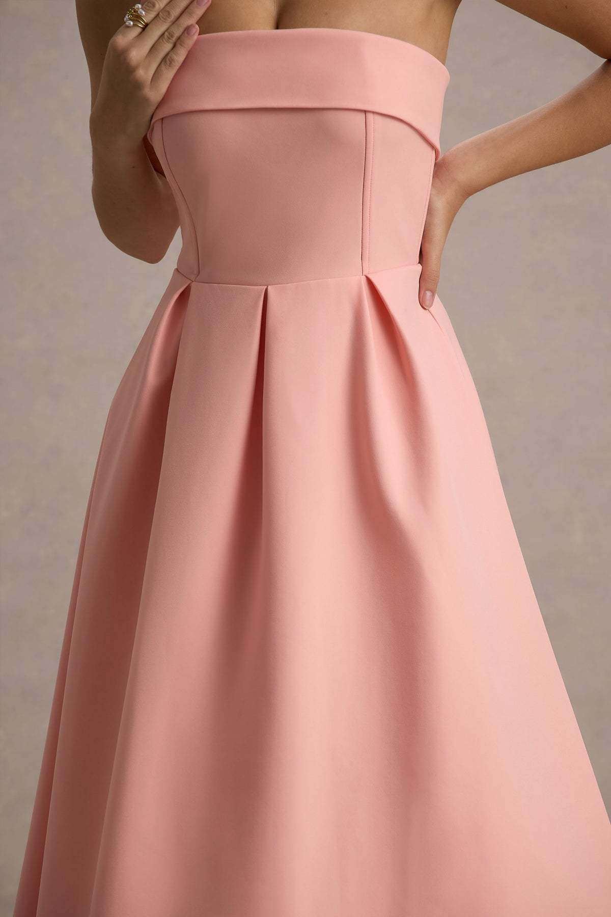 Vestido Aumare Sorrento rosa detalle de falda fluida