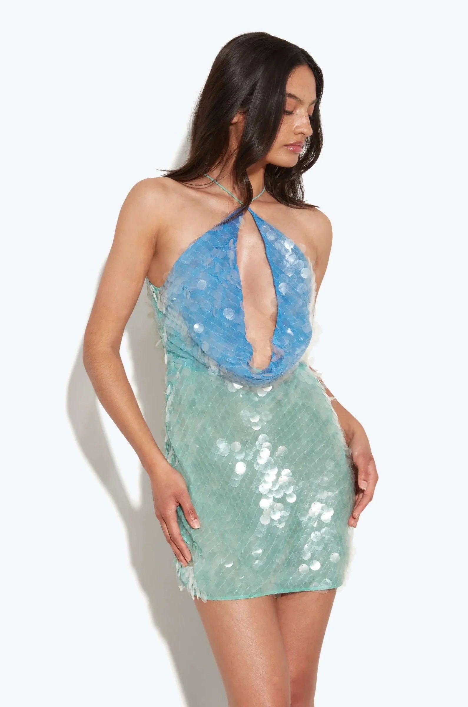Vestido Aumare Vulcano de lentejuelas degradado azul a verde agua, vista frontal