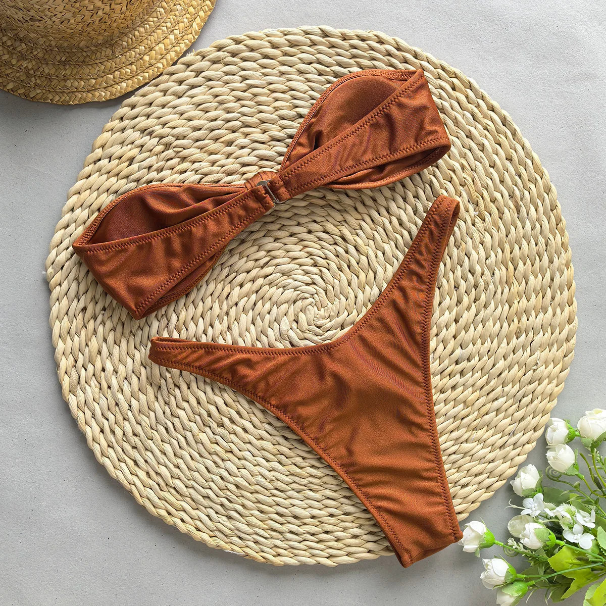 Bikini Aumare Litibú, detalle de tiras
