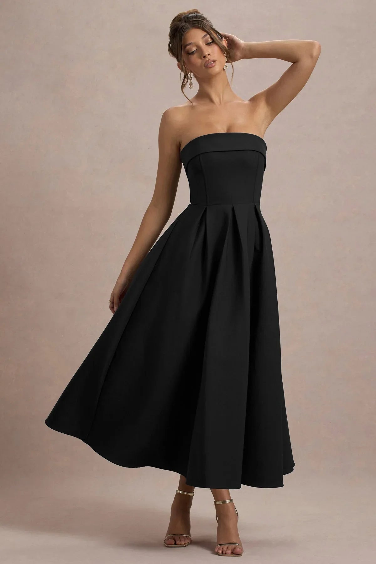 Vestido Aumare Sorrento largo en negro, atemporal