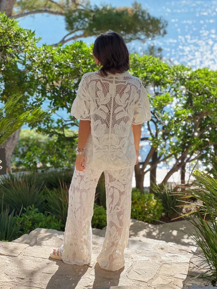 Conjunto Aumare Cerritos crochet blanco — vista de espalda en la playa
