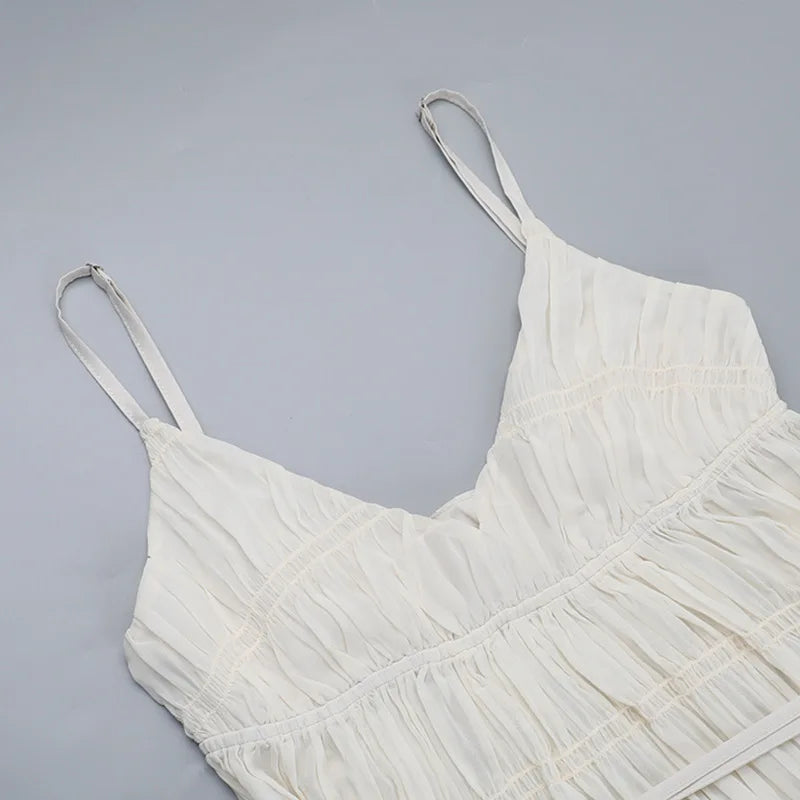 Look de playa con vestido largo blanco Aumare