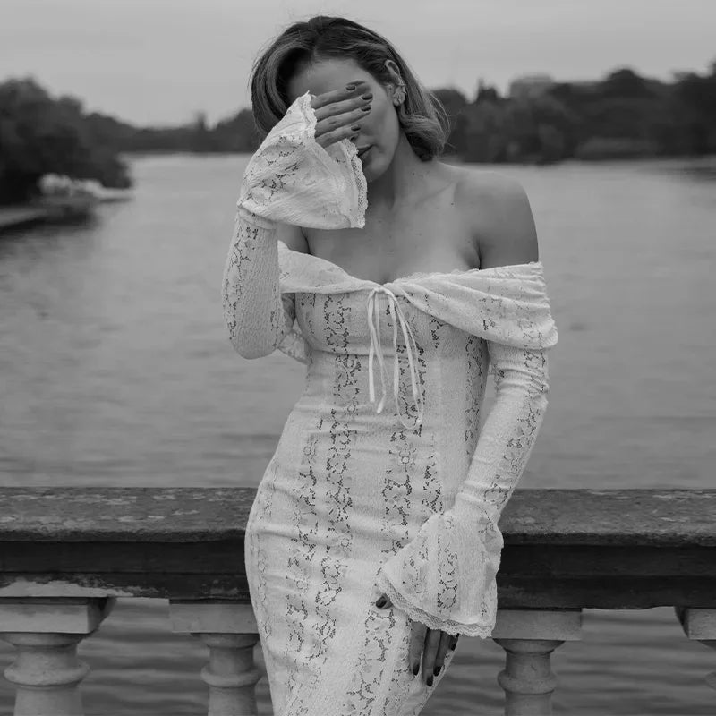 Vestido de playa blanco con encaje floral AUMARE