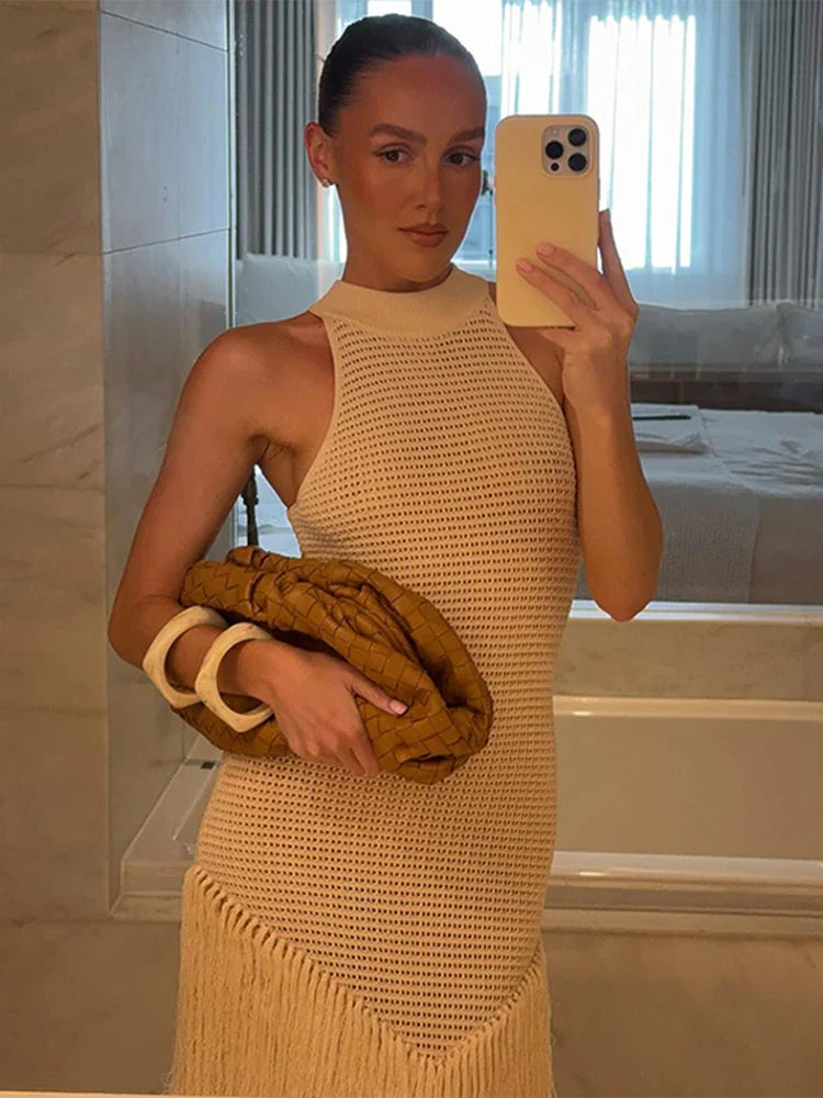 Vestido Aumare Cassis a crochet beige — pieza de resort wear de lujo