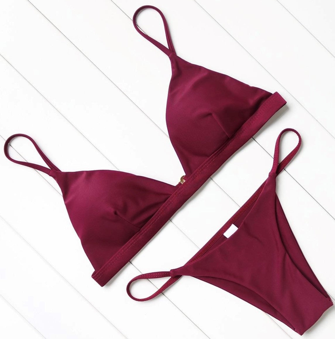 Bikini Aumare Soliman color vino