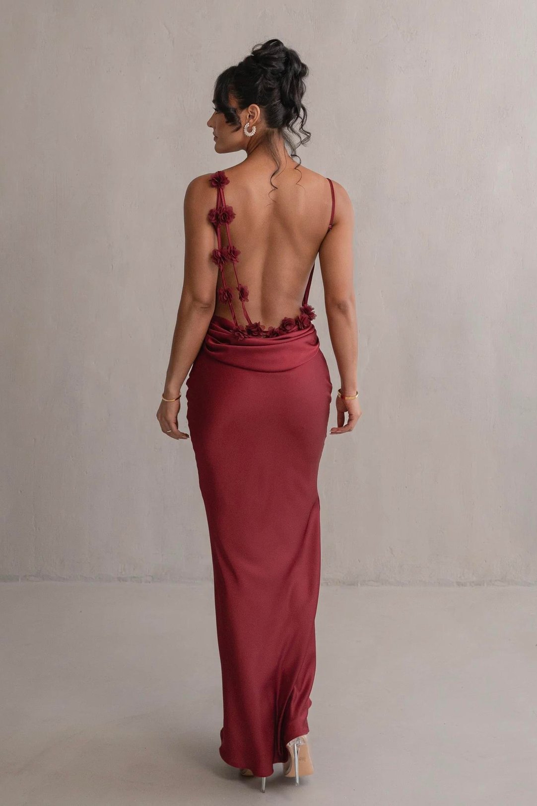 Vestido Aumare Ischia con detalle floral en relieve