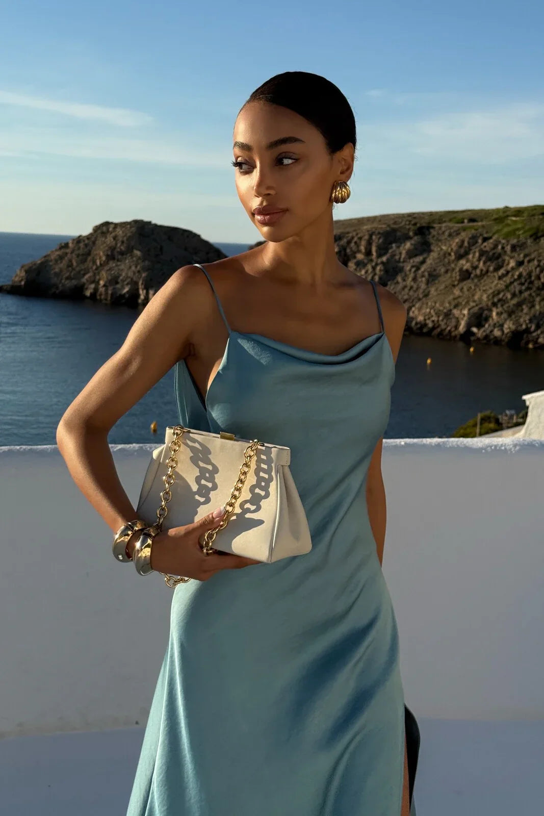 Vestido Aumare Lerici azul de inspiración resort