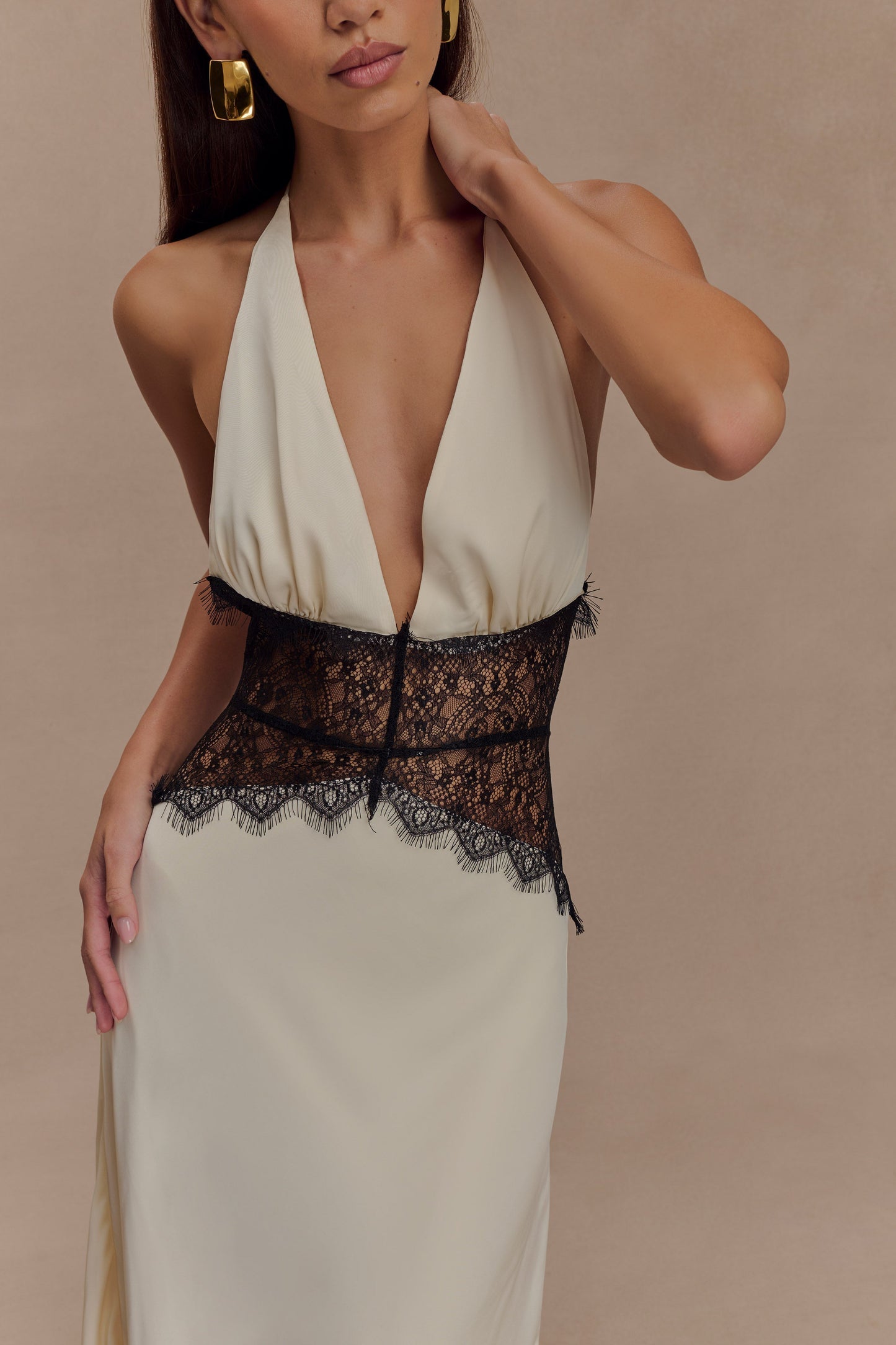 Vestido Aumare Comporta — detalle de encaje en la cintura