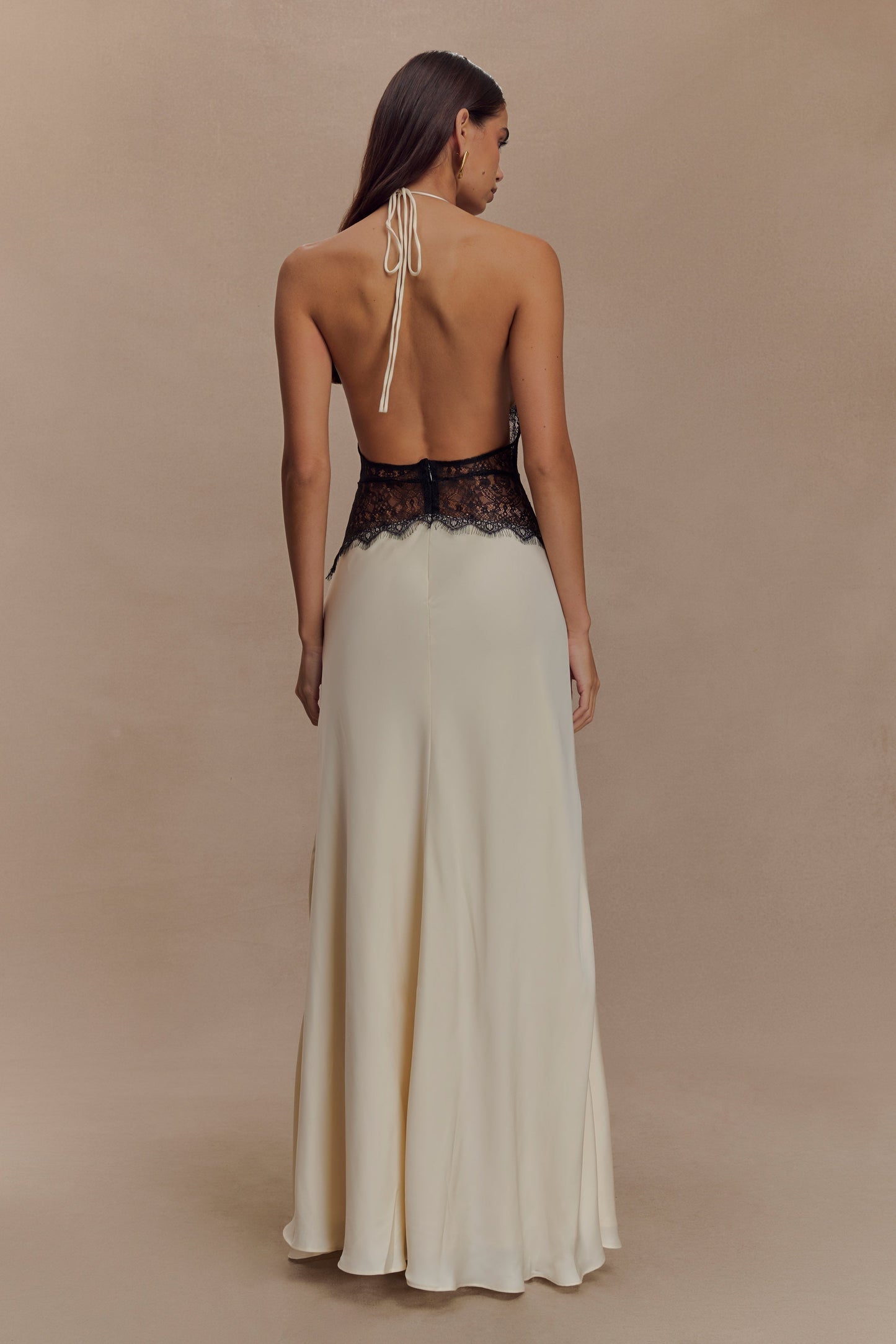 Vestido Aumare Comporta largo fluido — caída del satén