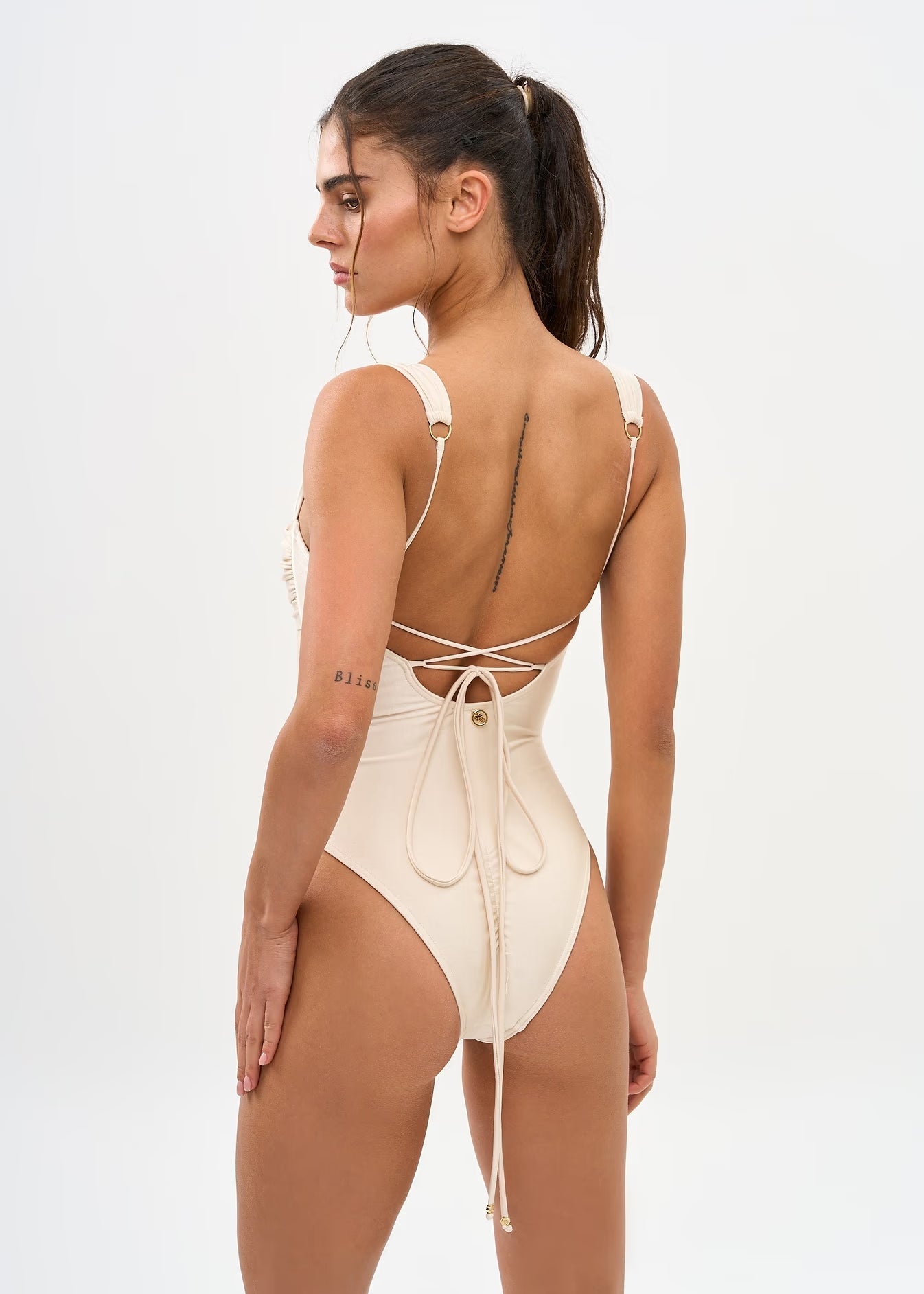 Traje de baño completo Aumare Loulou blanco hueso, vista de figura entallada