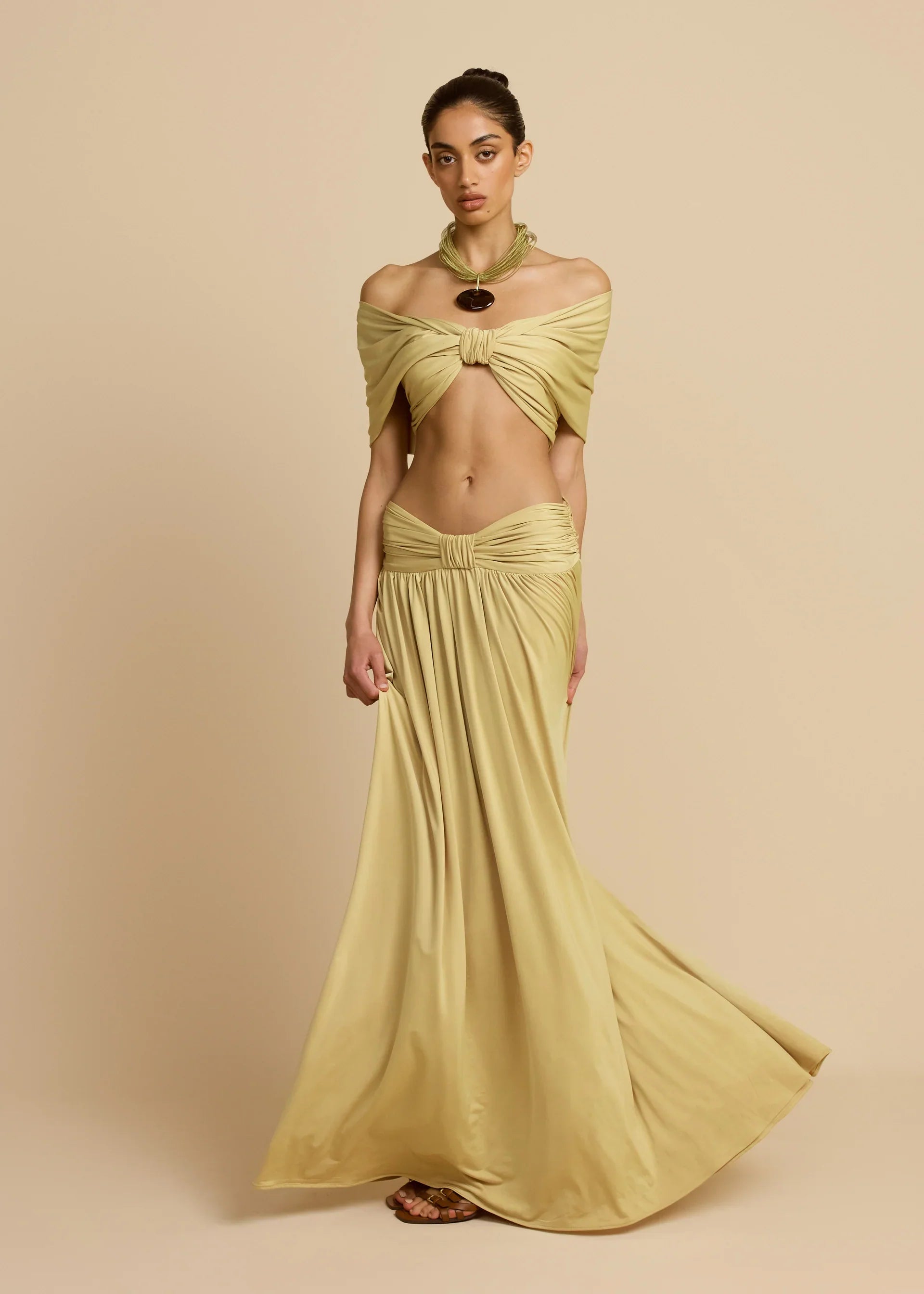 Conjunto Aumare Xcacel amarillo — falda larga de caída fluida