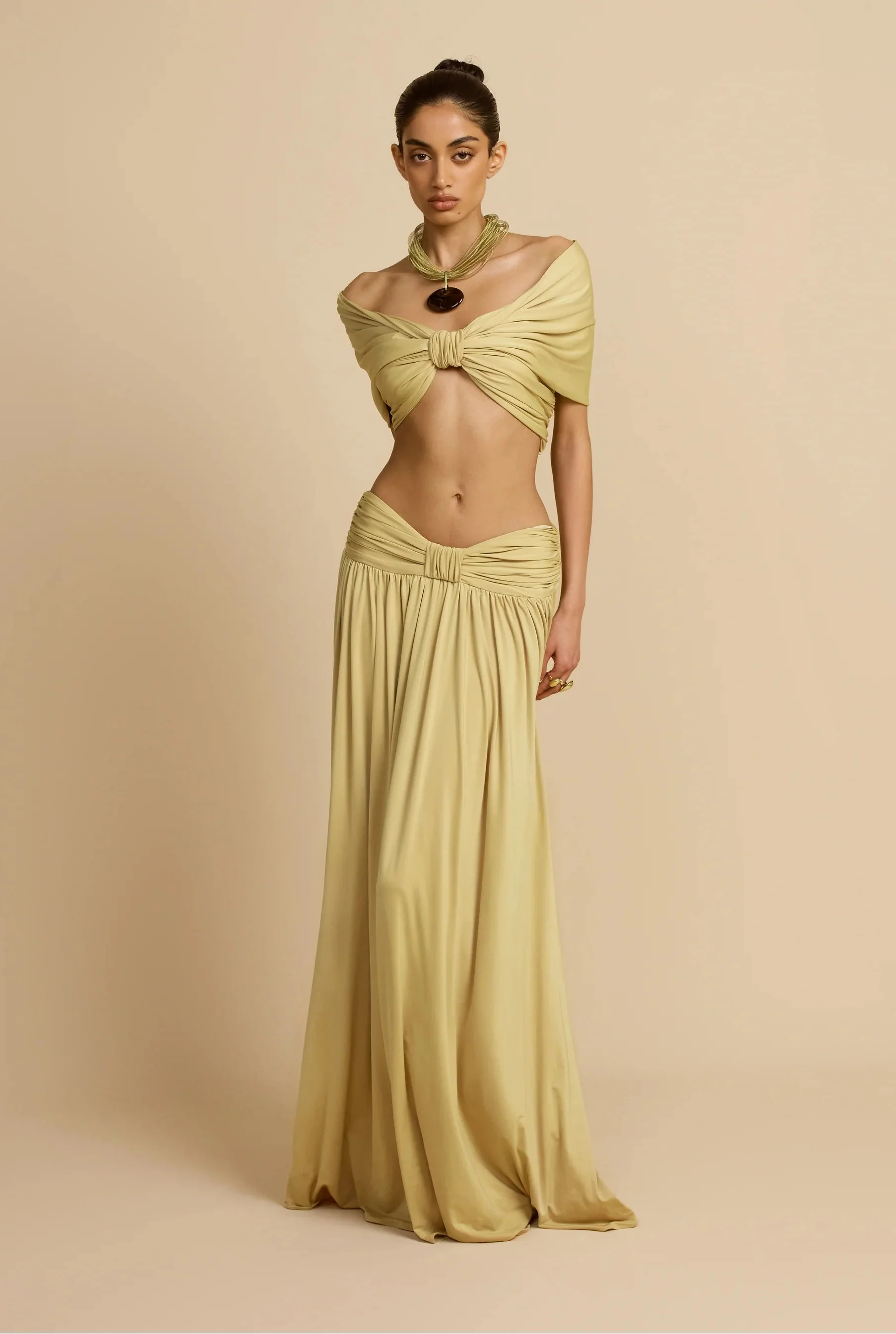 Conjunto Aumare Xcacel amarillo — top y falda larga, vista frontal