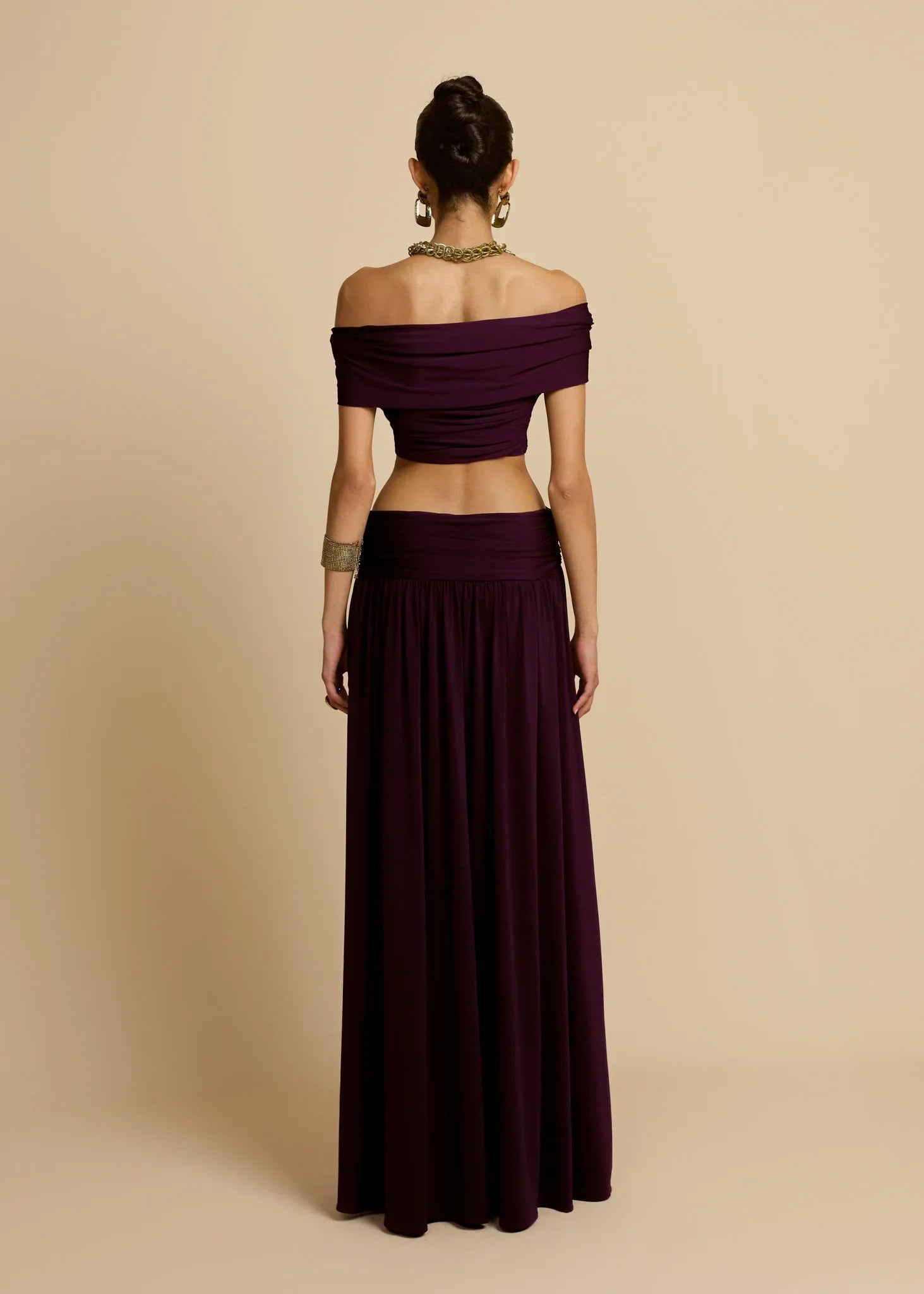 Conjunto Aumare Xcacel vino — caída fluida de la falda