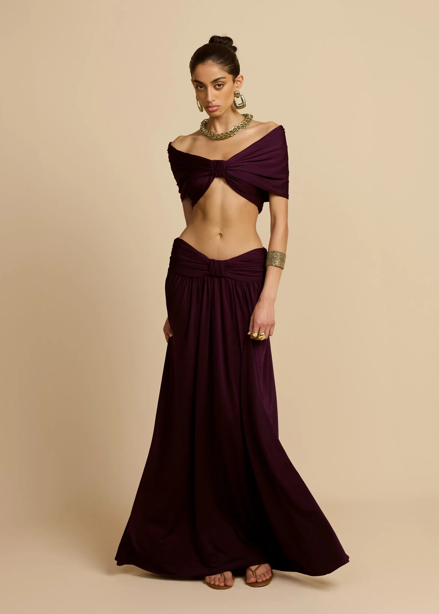 Conjunto Aumare Xcacel vino — top y falda larga, vista frontal