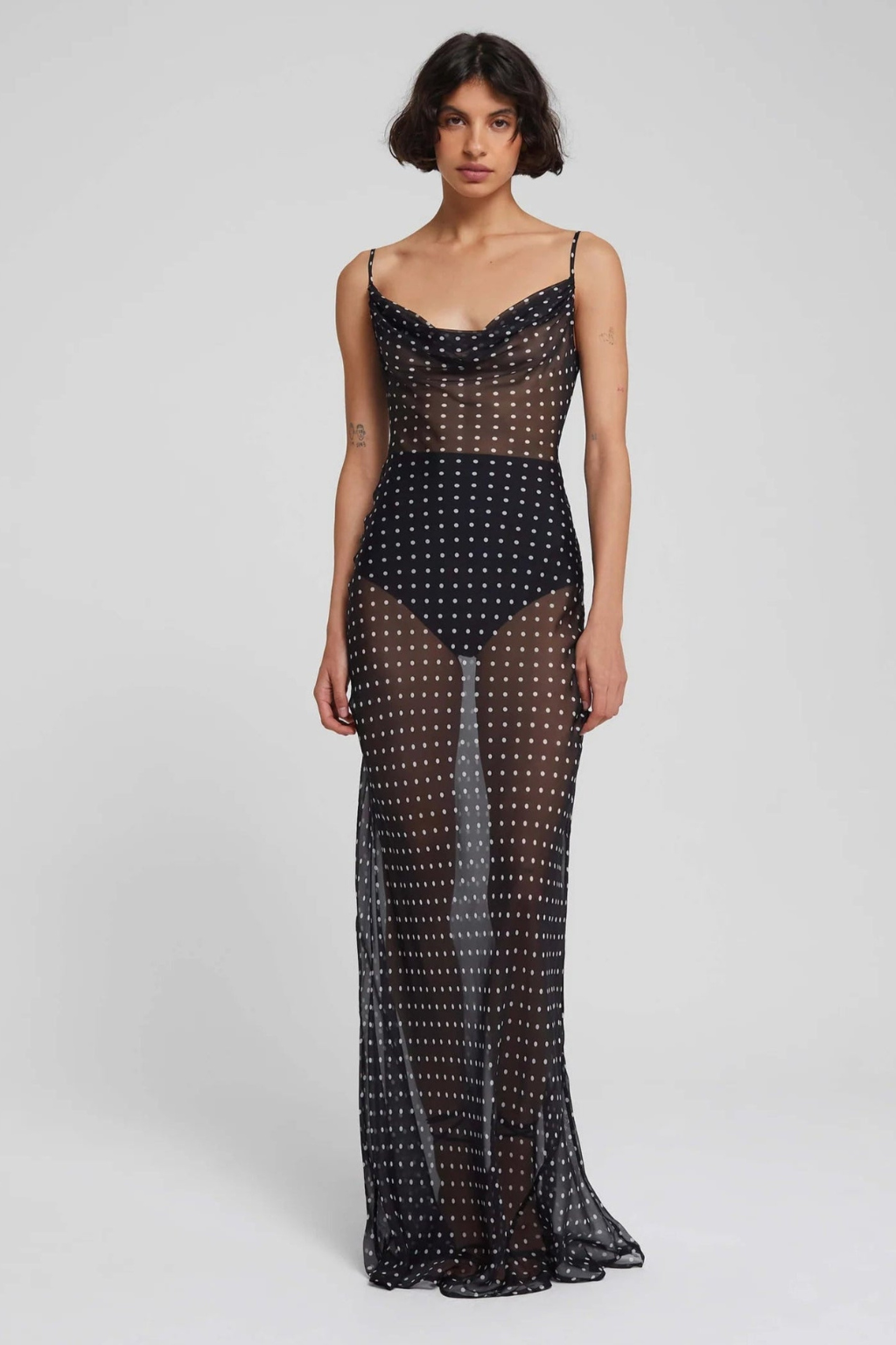 Vestido Aumare Corfu largo negro con lunares blancos y transparencia