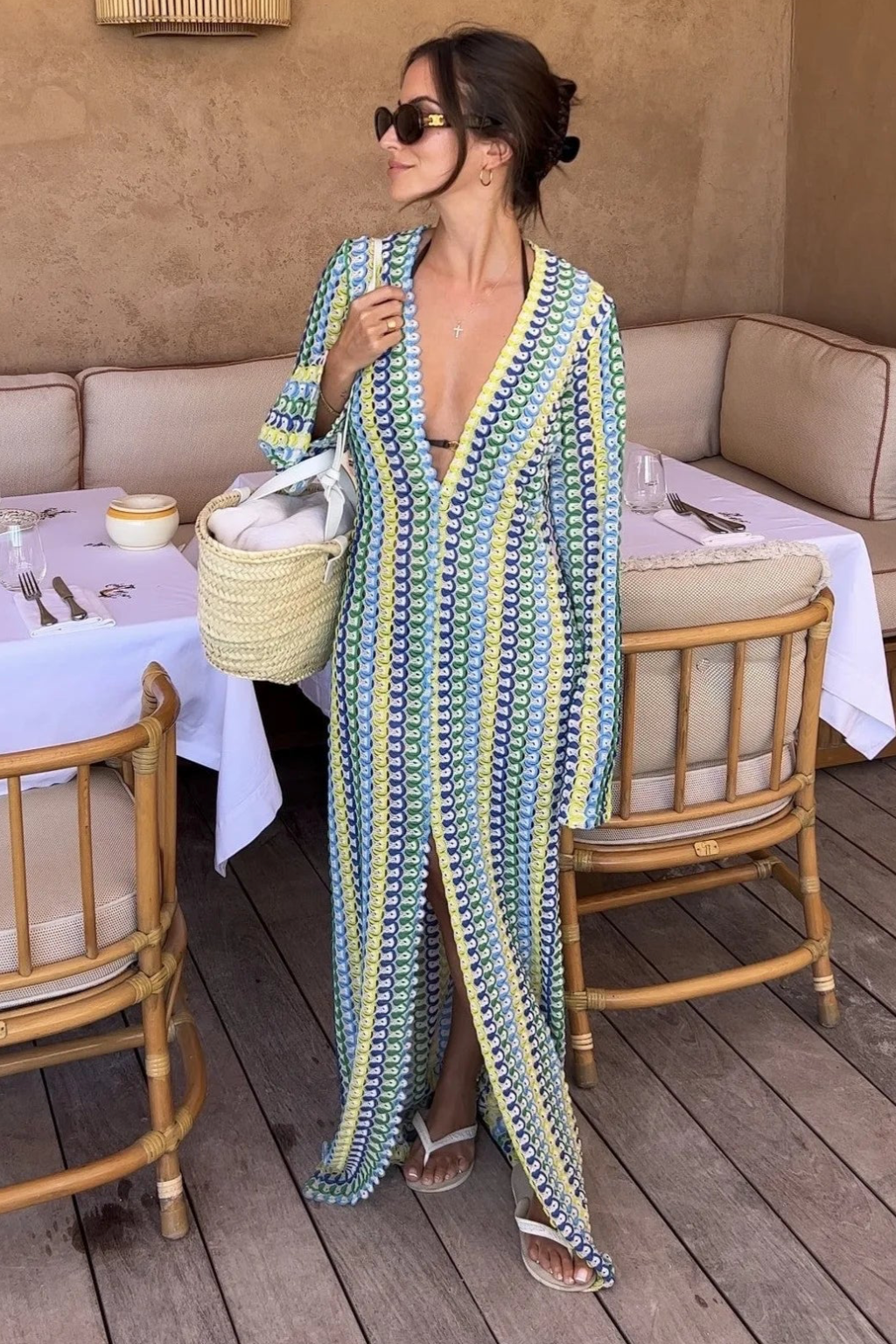 Salida de playa Chacahua tejida a crochet en tonos multicolor, look resort de lujo