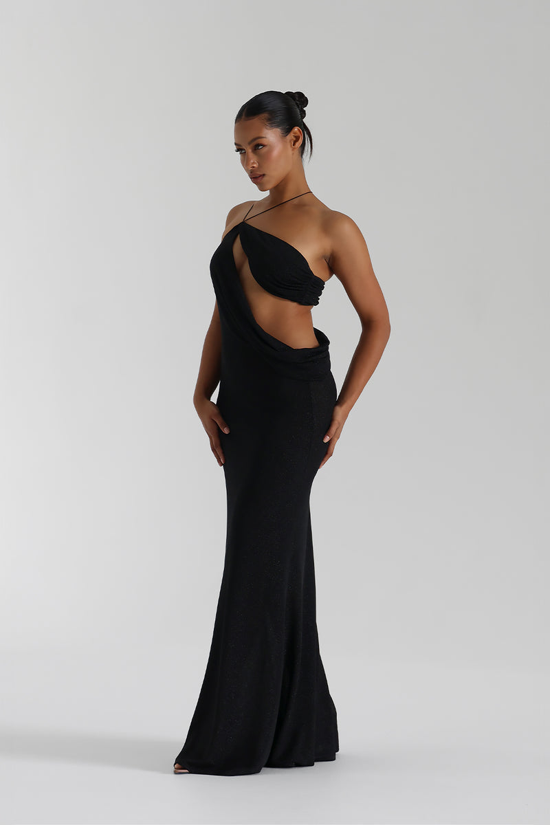 Vestido Aumare Stromboli negro — silueta fluida
