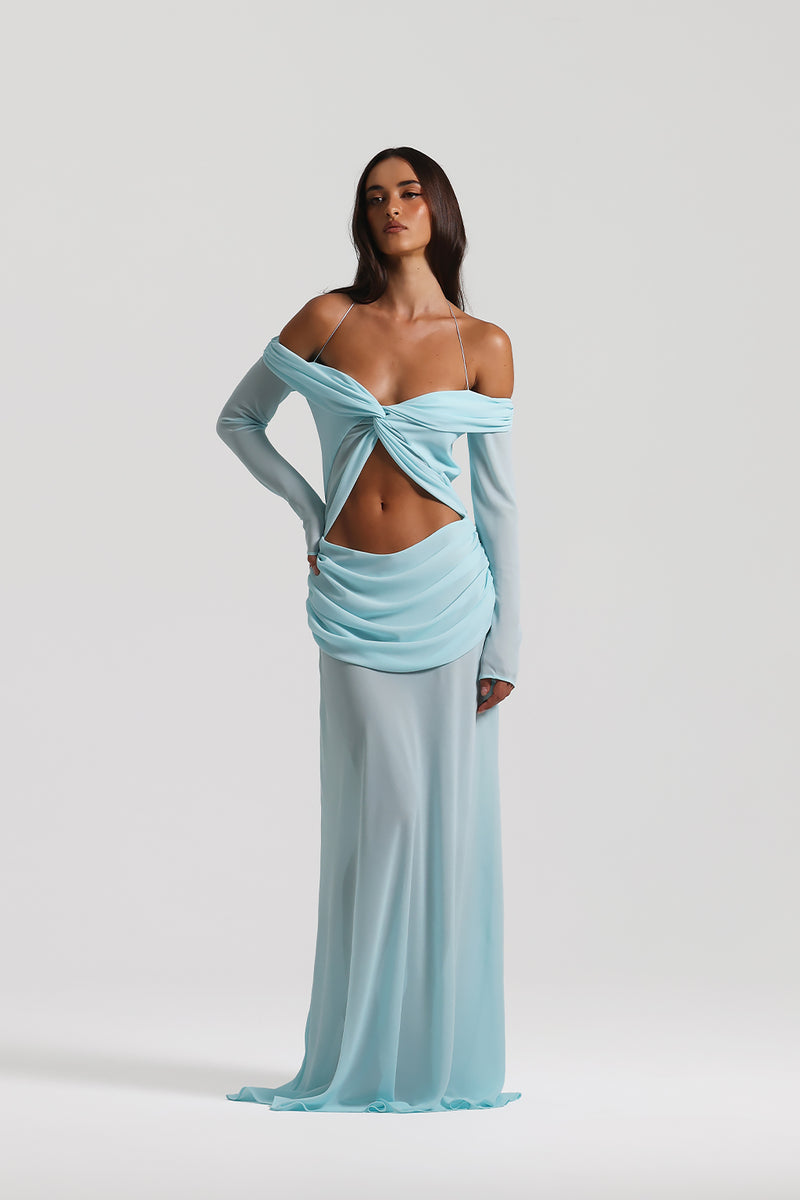Vestido largo Aumare azul cielo de frente