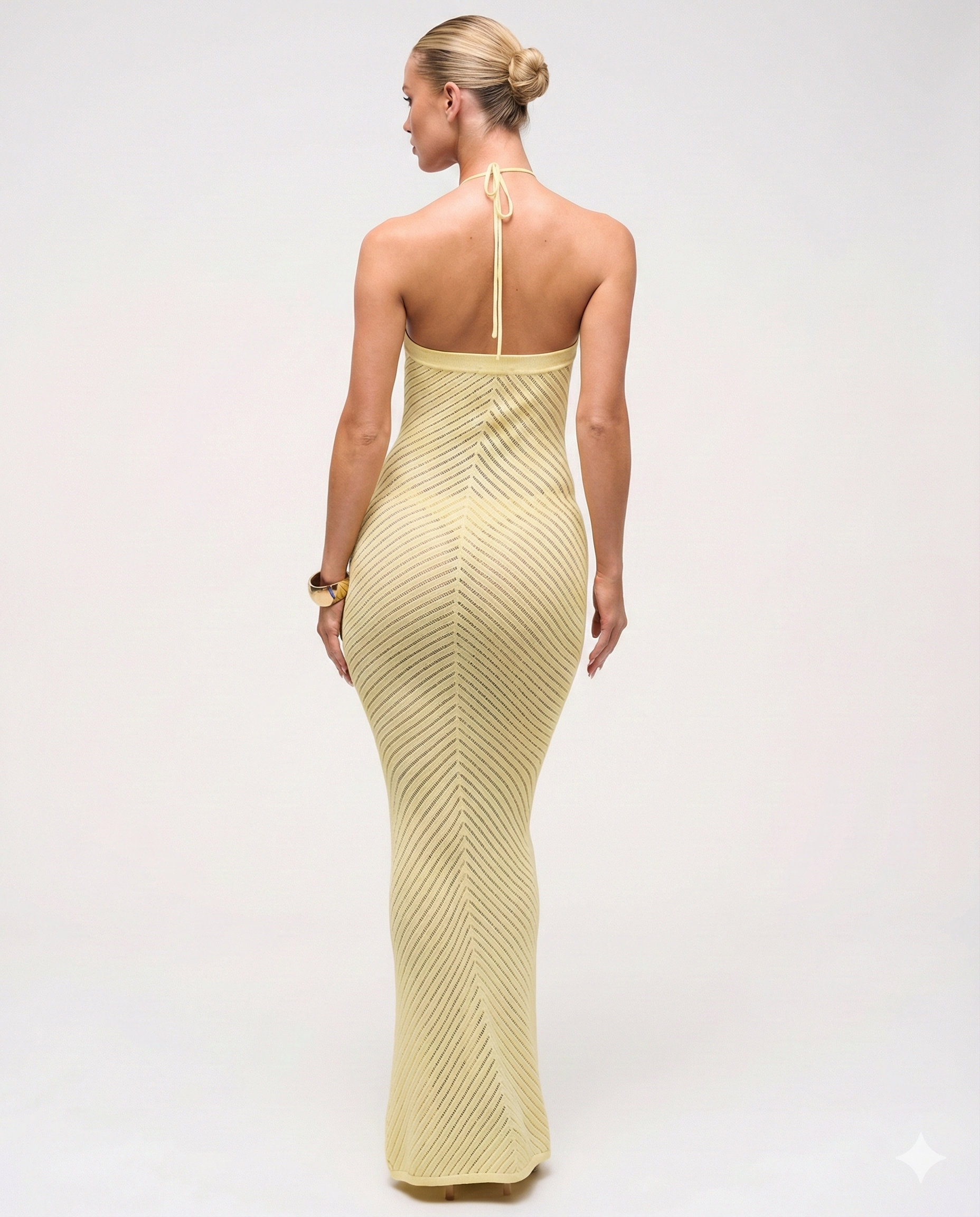 Vestido largo a crochet Aumare Saint-Barth, vista de cuerpo completo