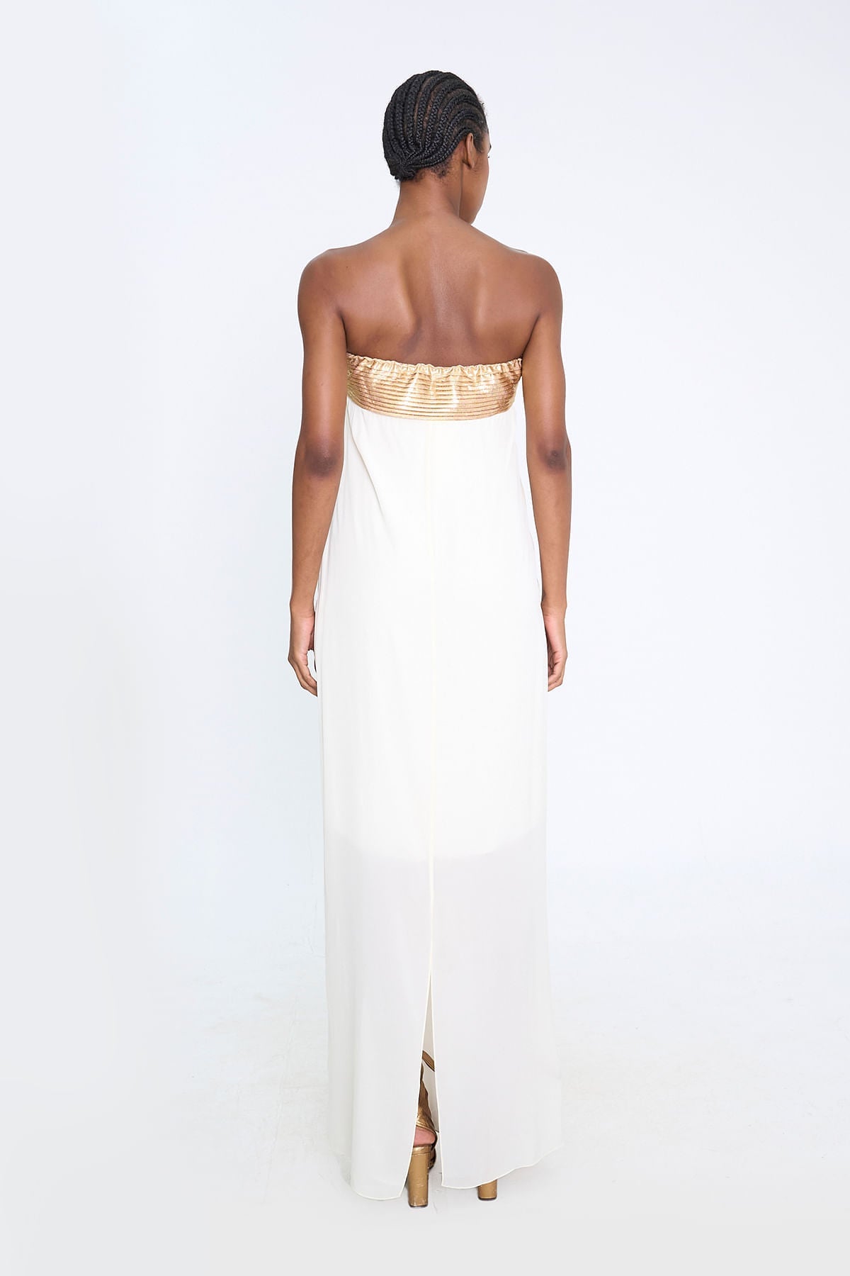 Vestido Aumare Taormina vista de espalda escote strapless marfil