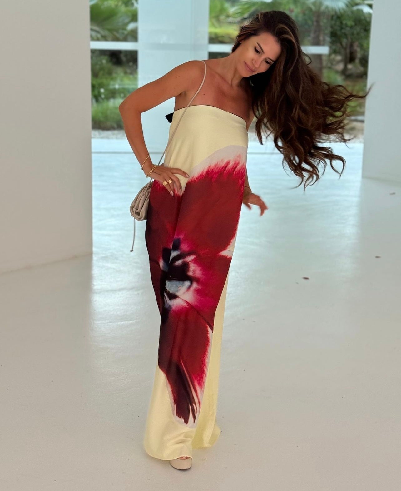 Vestido Aumare Paros con cinturón en tela a juego