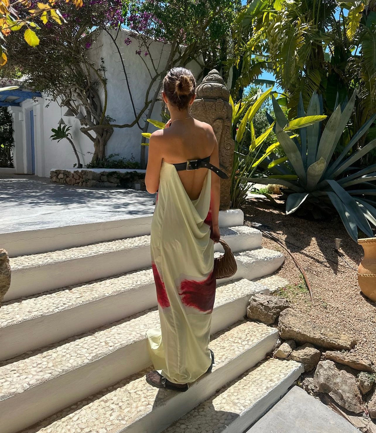 Vestido Aumare Paros amarillo con flor de gran formato
