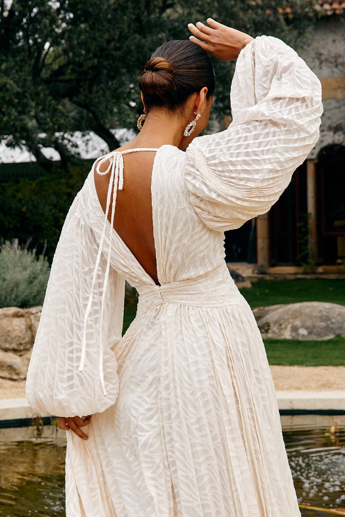 Falda amplia del vestido Aumare Cap d'Antibes en movimiento