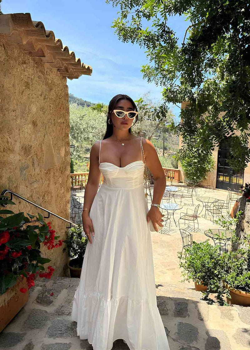 Vestido Aumare Èze blanco con vuelo en la falda