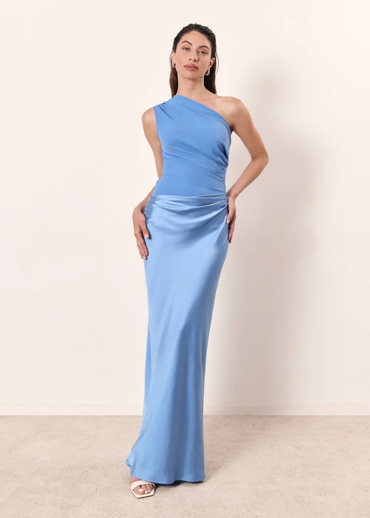 Vestido Aumare Alassio marrón espalda y silueta