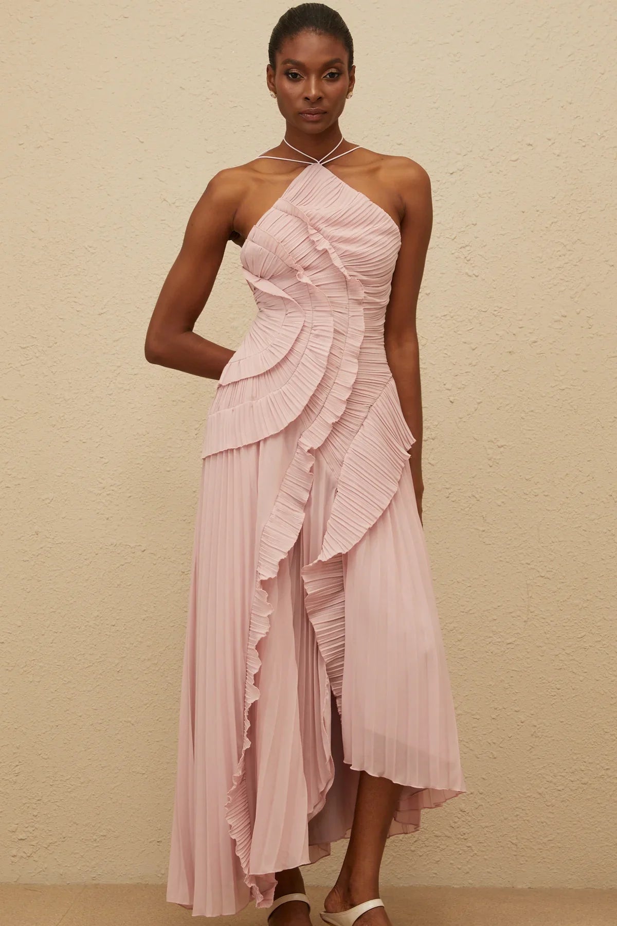 Vestido Aumare Portovenere largo de gasa en rosa con escote halter