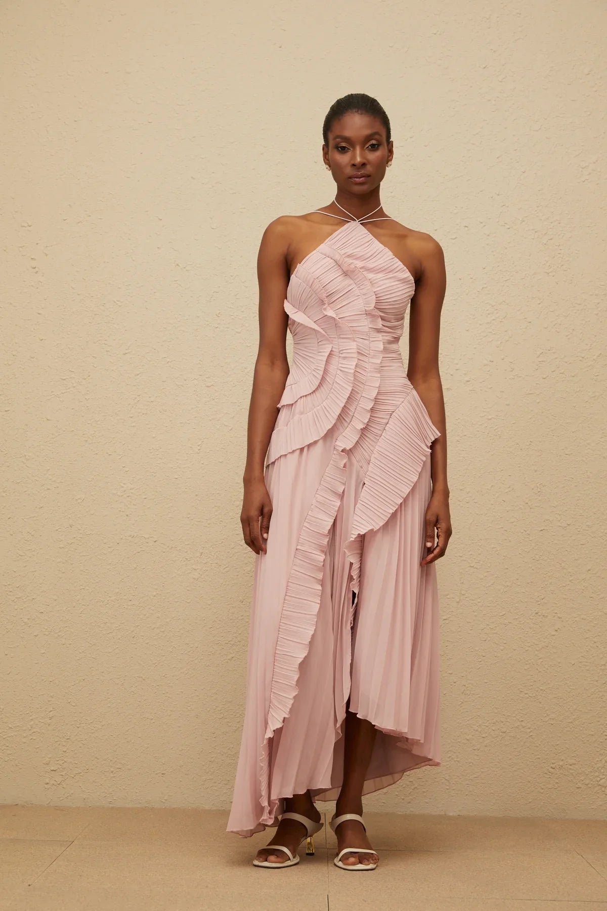 Vestido Aumare Portovenere rosa con bastilla asimétrica