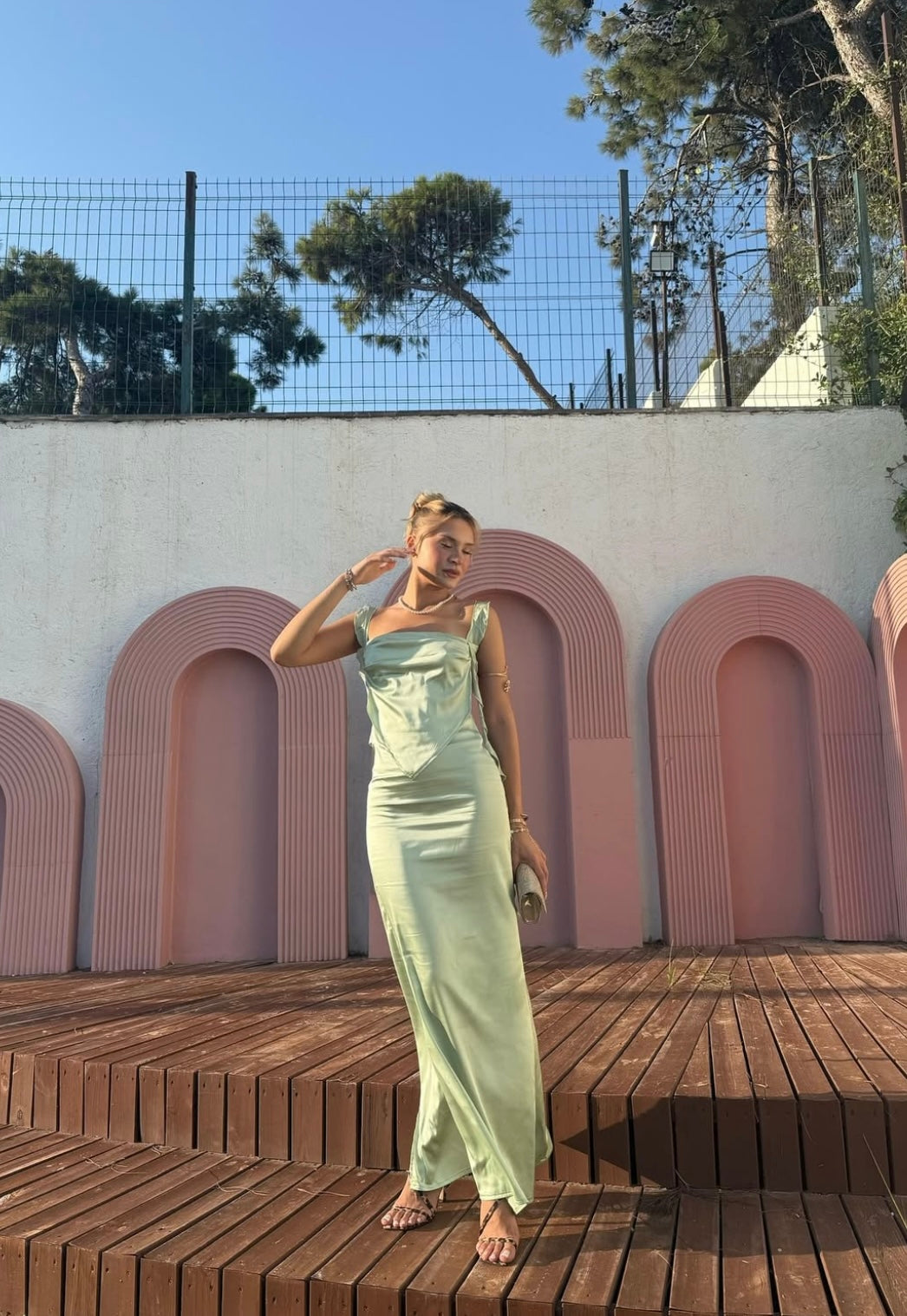 Vestido Aumare Procida verde con caída fluida